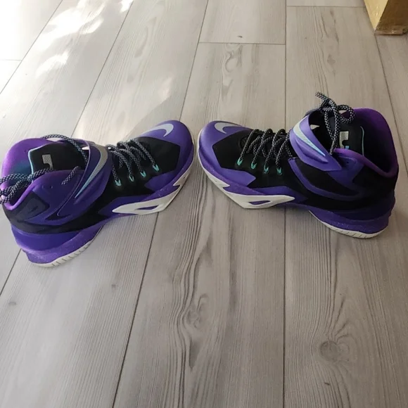 Nike Zoom Soldier 8 'Summit Lake Hornets' - Picture 3 of 5